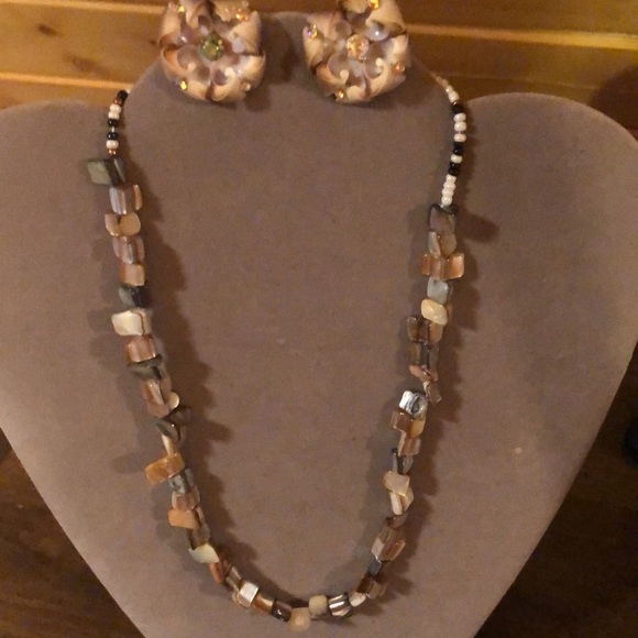 Mother Of Pearl Hand Crafted Necklace & Sea Shell and Rhinestones Earrings - Picture 2 of 12